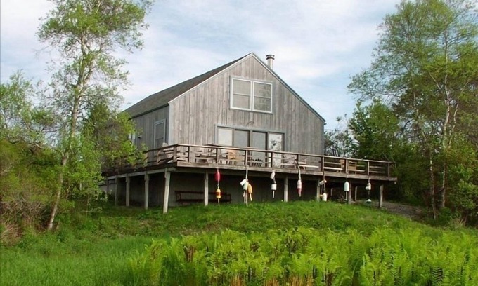 Seal Cove Cottage | Seal Cove Cottage by the Shore