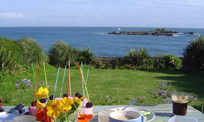 Mousehole Villa | Seal Point: dreamy sea views, gated garden, access to sea, 2-9