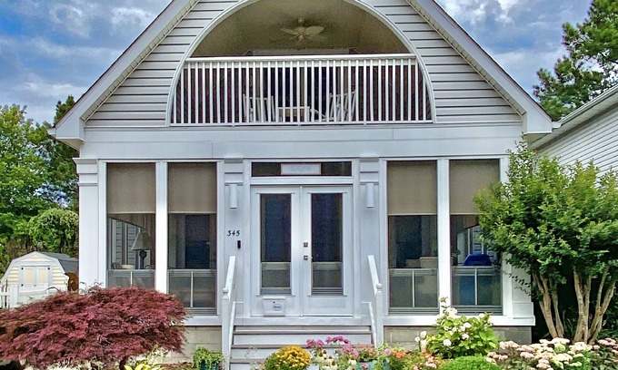 Country Club Estates House | SeaLaVie - In town, Outdoor Shower, WALK to Beach, 3 night stays available!