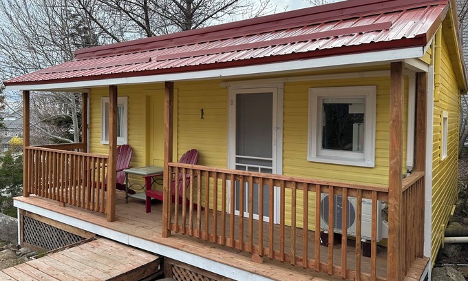 Hunts Point Cabin | Seaman's Cottage #1 in Summerville Center - Pet Friendly!