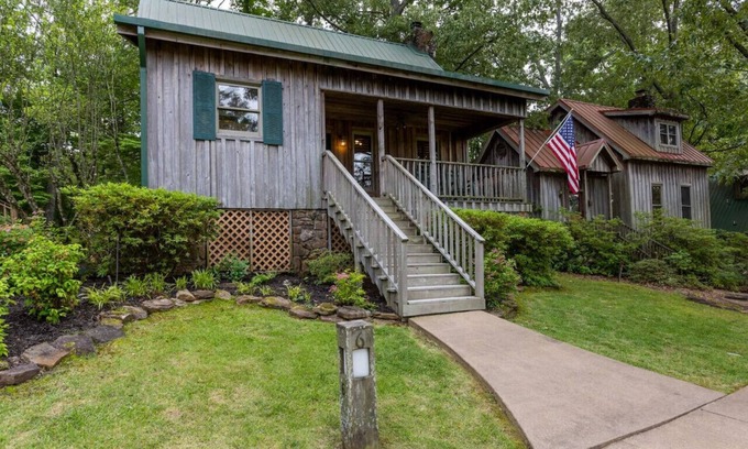 Searcy Cabin | Searcy Cabin on the Knoll