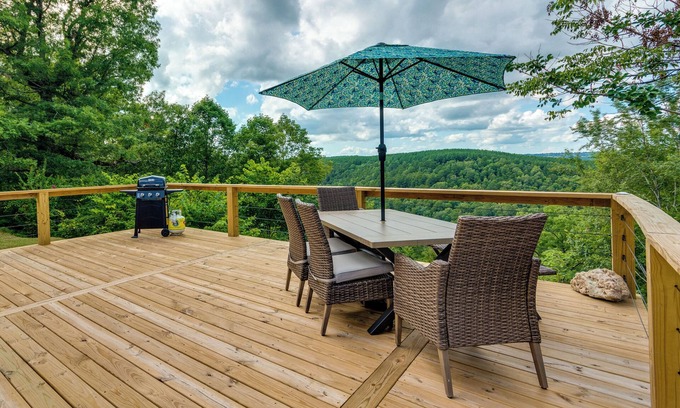 Searcy Cabin | Searcy Vacation Rental w/Deck & Water Views!