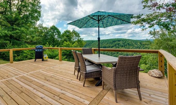 Searcy House | Searcy Vacation Rental with Deck and Water Views!