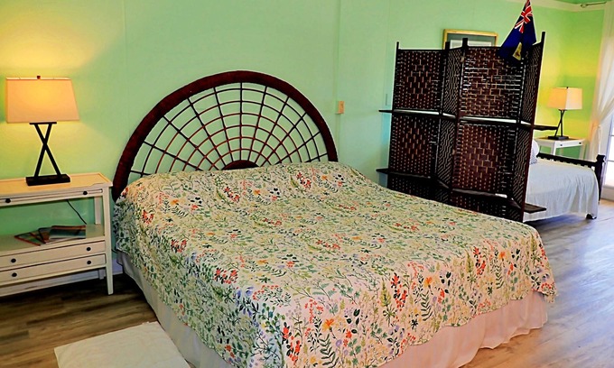 Cockburn Town Hotel | SEARENITY - Cozy, Balcony King room, ocean views - Grand Turk B&B Hotel
