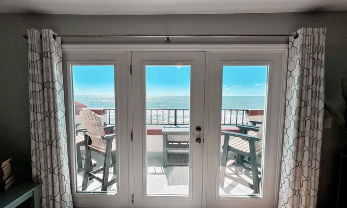 North Topsail Beach Condo | "Seas The Day" 2 bed/2 bath condo/Villa Capriani