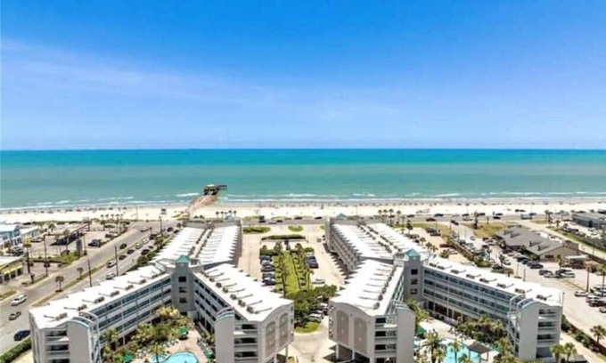 Galveston Condo | 🏝️Seas the last days of summer!🐙 Your Cozy Coastal Retreat Awaits!🏖️