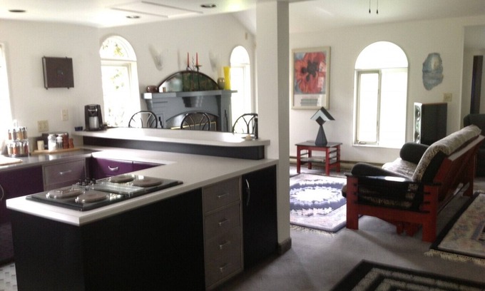 Chester Cottage | Seascape,Art Deco cottage