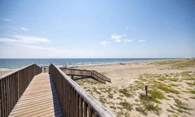 Galveston Condo | Seascape condo w/amazing pool/beach views sits right on the beach w/Heated Pool