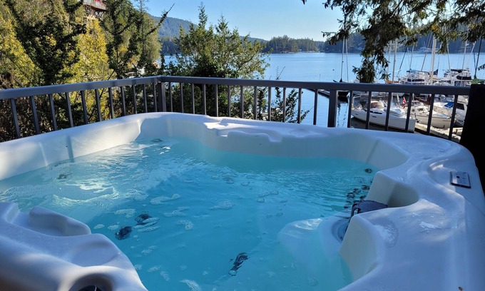 Garden Bay Cabin | Seascape Haven: Oceanfront Serenity with Hot Tub and Stunning Views in Garden Bay