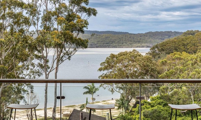 Smiths Lake House | Seashells Lakeside Holiday Perfection