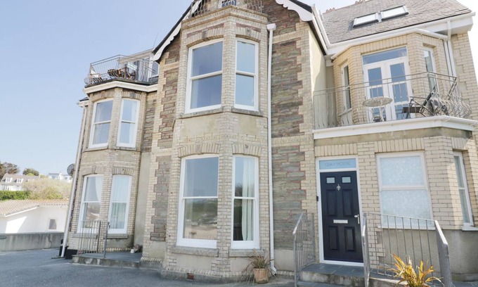 Porth Apartment | SEASHORE HOUSE, family friendly, country holiday cottage in Porth
