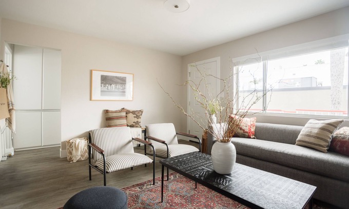 Village of La Jolla Apartment | Seashore IV by AvantStay | Comfortable La Jolla Flat 5mins from the Beach!
