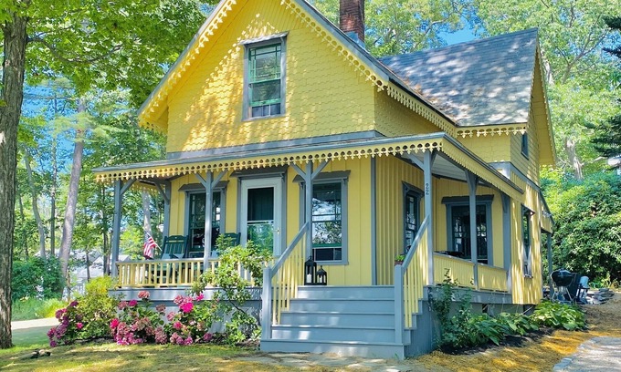 Mid-Coast and Islands House | Seaside 3 bedroom Maine cottage with stunning ocean views!