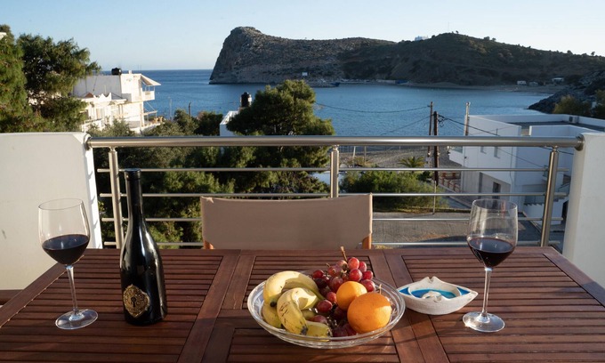 Kaloi Limenes Apartment | Seaside apartments - Cristina