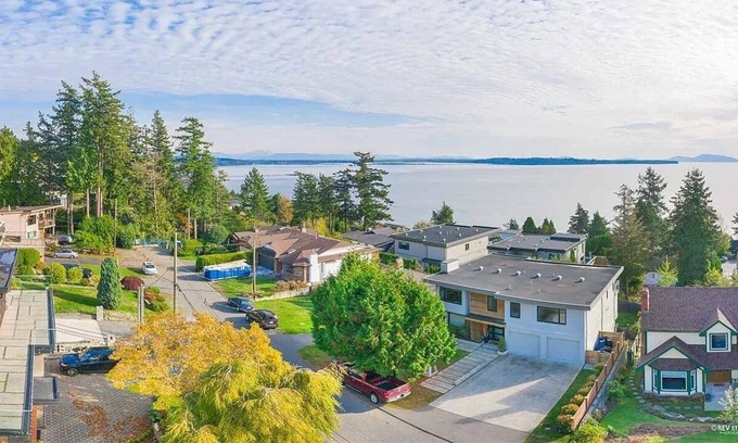 White Rock House | Seaside Bliss: YUS White Rock Home