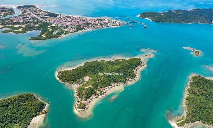 Madre de Deus House | Seaside Getaway Suite on Maria Guarda Island BAH078