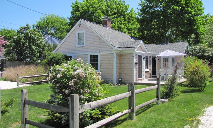 Hyannis House | Seaside Cape Cod Escape-Norris Cottages Bungalow: 3 Minutes to the Beach