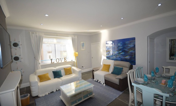 Newbiggin-by-the-Sea House | SEASIDE COTTAGE WITH SEA VIEWS