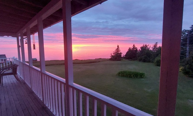 Hillsburn House | Seaside Cottage on Beautiful Bay of Fundy