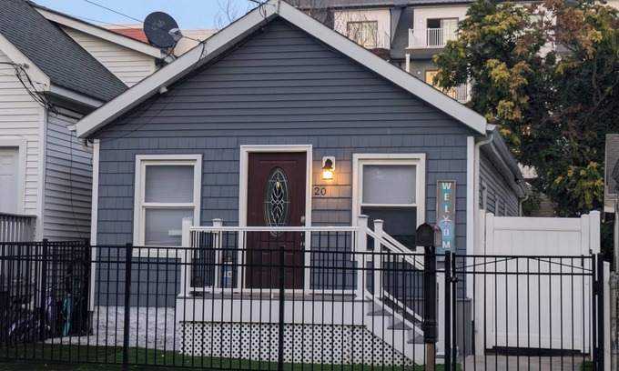 Keansburg Cottage | Seaside Cottage 20: 30min to NYC, walk to beach and fishing pier