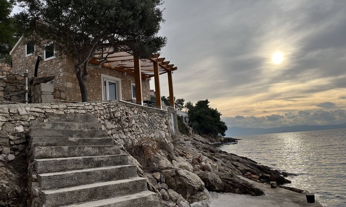 Gdinj Cottage | Seaside Cottage Maslina, Torac Bay