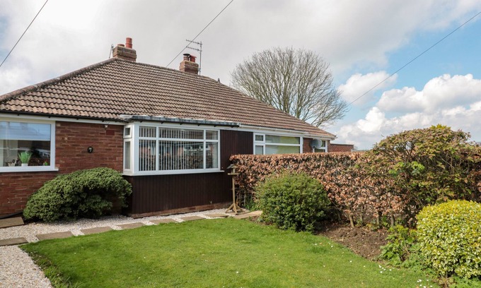 Scarborough Cottage | SEASIDE COTTAGE, pet friendly, country holiday cottage in Scarborough