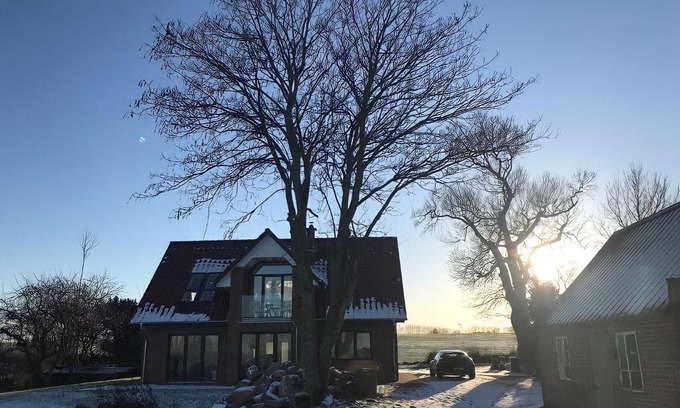 Neukirchen Apartment | Seaside Daybreak