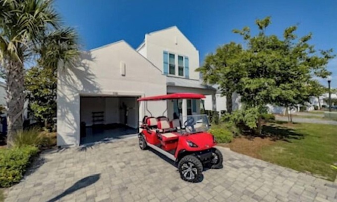 El Centro Beach House | Seaside Elegance: Luxury Retreat w/Golfcart