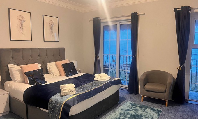 Southend-on-Sea Apartment | Seaside Escape. Cosy beachside retreat