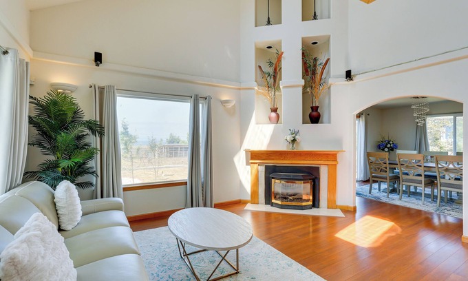 Eureka House | Seaside Eureka Vacation Rental w/Bay Views!