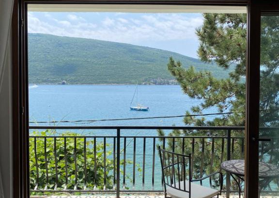 Kumbor House | Seaside Holiday Home Maksim