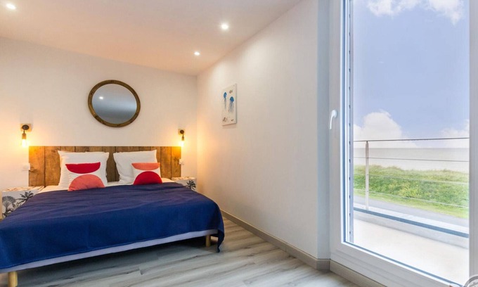 Saint-Marcouf Cottage | Seaside house with balcony, parking, and WiFi