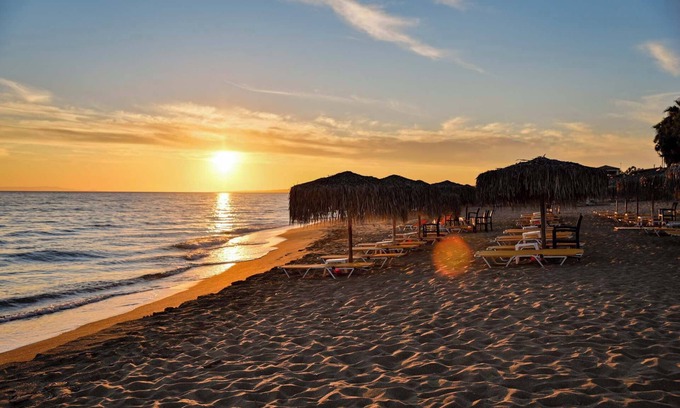 Kourouta Apartment | Seaside Nest in Kourouta Steps From the Beach