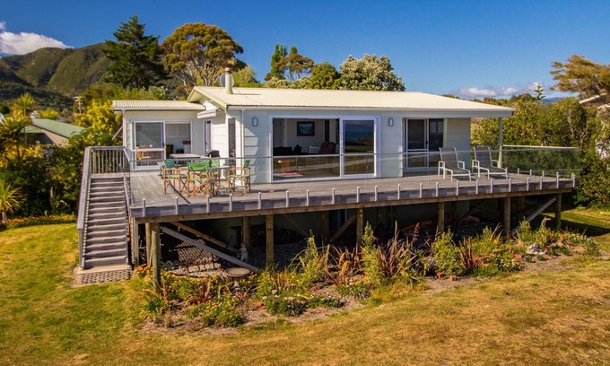 Pohara House | Seaside on Selwyn - Pohara Holiday Home