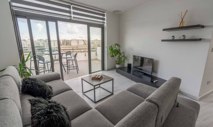 St. Julian's Apartment | Seaside Penthouse Paradise-views of Balluta Bay