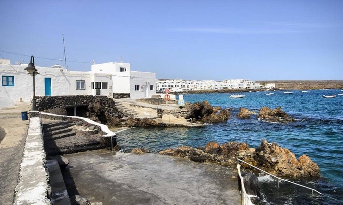 Punta Mujeres Apartment | Seaside Piscina Natural Las Salinas