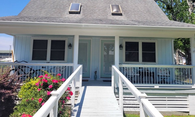Oriental Apartment | Seaside - Quaint apartment in the Village!
