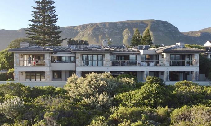 Fernkloof House | Seaside Retreat In Hermanus On Cliff path. Equipped with solar inverter system