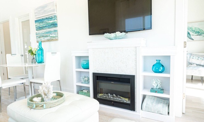 San Clemente Apartment | Seaside Retreat. Refresh, relax and renew! Two blocks from the beach!