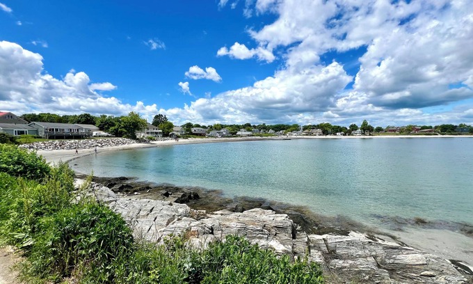 Portland Apartment | Seaside Retreat in Cape Elizabeth. Walk to 2 Beaches, restaurants + coffee shops