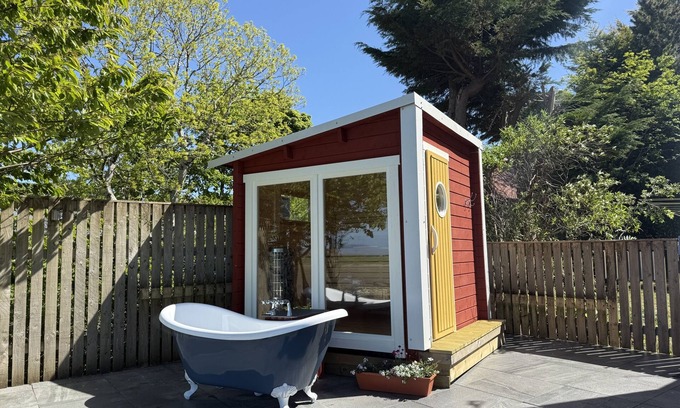 Breakish Cottage | Seaside Sauna Escape at Ptarmigan Cottage