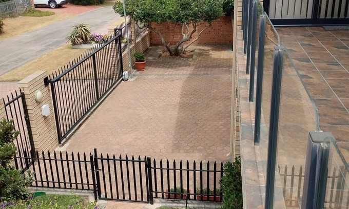 Klein Brak River Apartment | Seaside self-catering holiday accommodation with garden/braai (BBQ) facility.