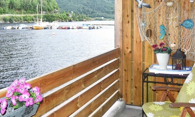 Leirvik House | Seaside Serenity in Leirvik-By Traum