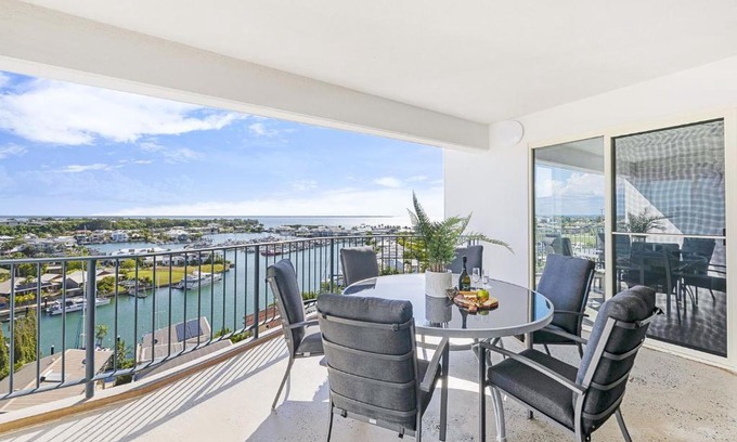 Cullen Bay Apartment | Seaside Serenity Tranquil Retreat in Scenic Cullen Bay