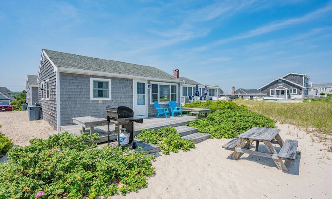 East Sandwich Cottage | Seaside Serenity with Private Beach Access
