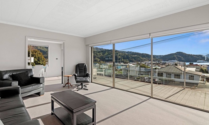 Picton House | Seaside Sounds - Picton Upstairs Unit