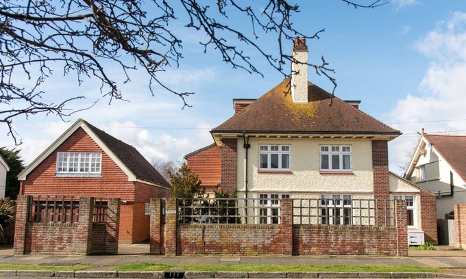 Frinton-on-Sea House | Seaside staycation, 5 mins from seafront, golf, celebrate or just relax !