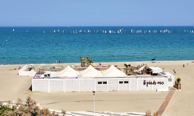 Le Grand Large Apartment | Seaside Studio with Terrace and Private Parking - Sleeps 4