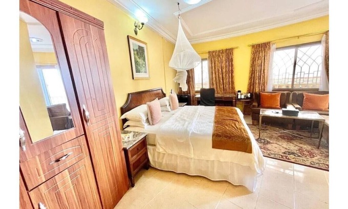 Freetown House | Seaside Suites and Hotel Room #111