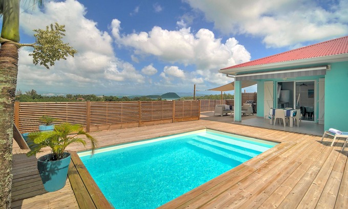 Les Jalna Villa | SeaSide: Superb new villa with pool and sea view